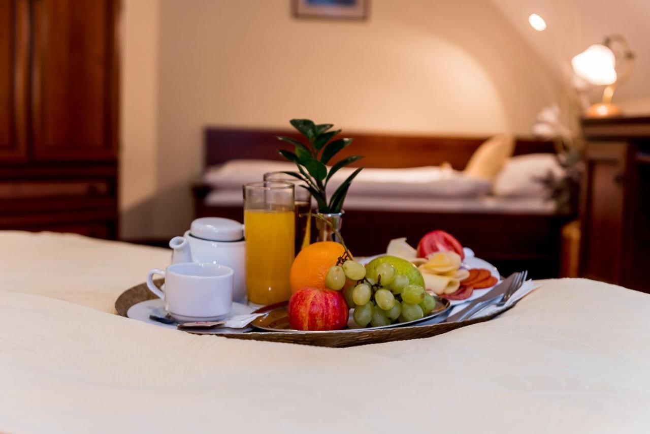 Hejtmansky Dvur Hotel Slany Exterior photo