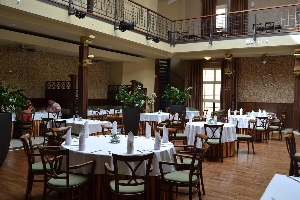 Hejtmansky Dvur Hotel Slany Exterior photo