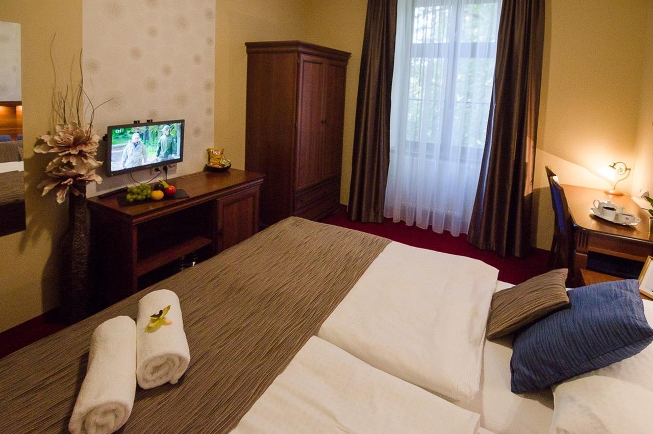 Hejtmansky Dvur Hotel Slany Exterior photo