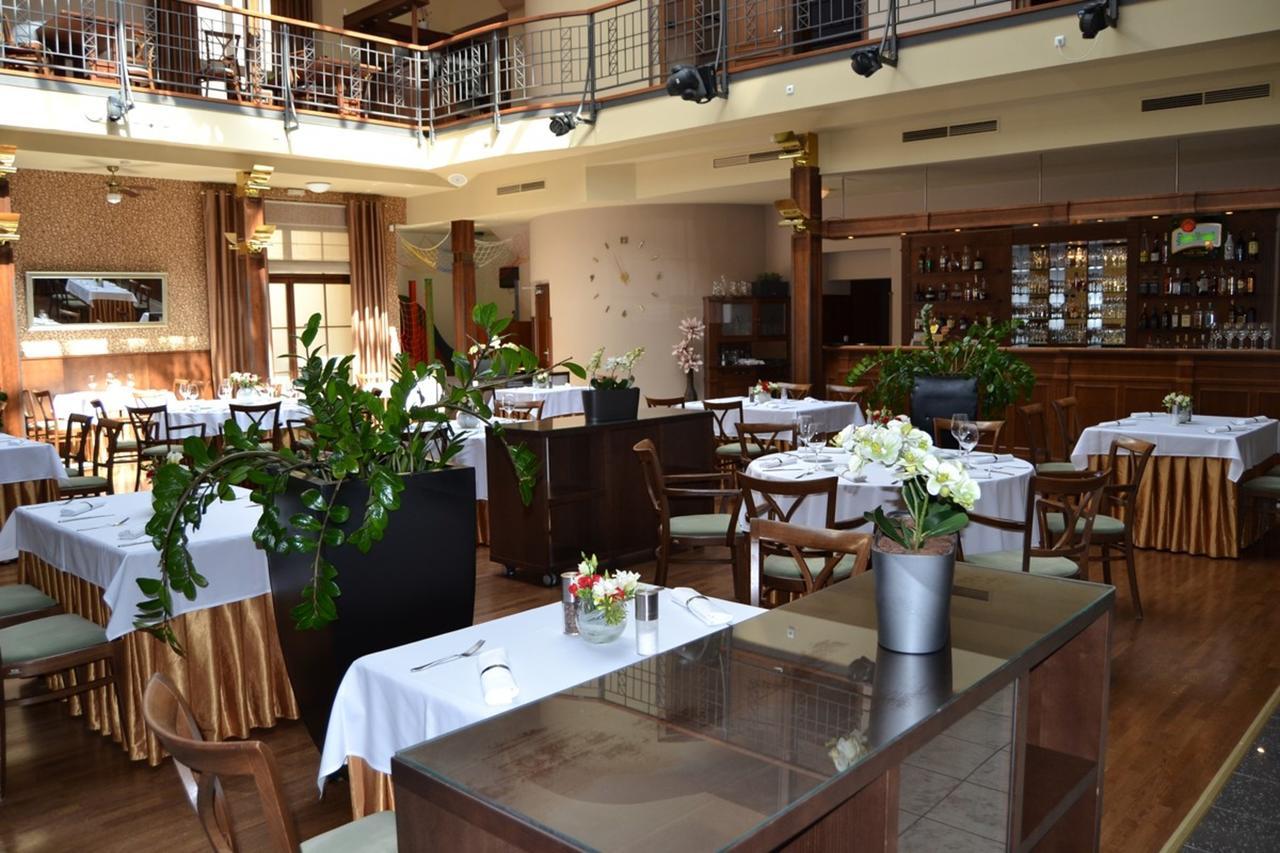 Hejtmansky Dvur Hotel Slany Exterior photo